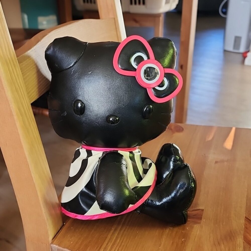 Hello Kitty Mac Cosmetics Limited Edition Faux Leather Plush Rare